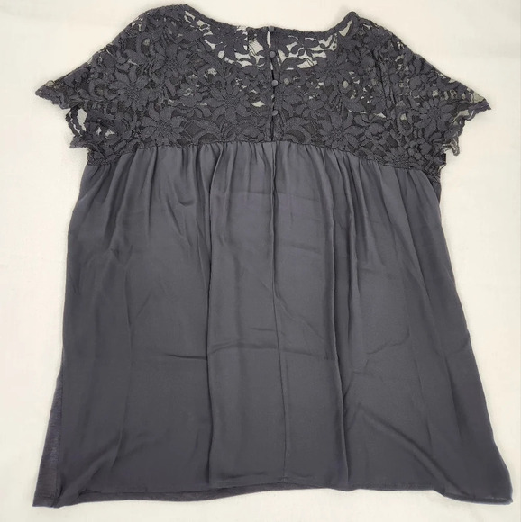 Torrid Grey Floral Design Short Sleeve Blouse - Picture 4 of 6